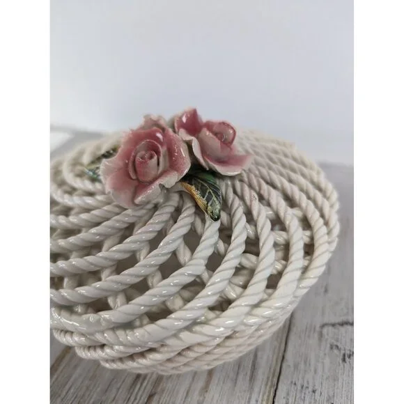 Vintage Woven Basket Weave Ceramic Covered Triniket Dish Roses Spain White Pink - Picture 3 of 9